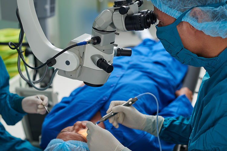 翼状片治療について